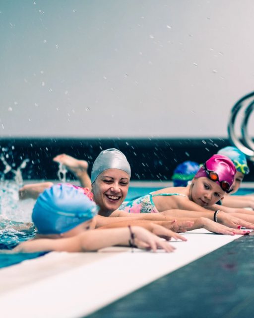 Mehr Kinder ins Wasser bringen | Jetzt Kurse beantragen! 🏊‍♀️

Die Schwimminitiative Niedersachsen startet wieder – und eure Vereine können dabei sein. In den vergangenen Jahren haben durch das Projekt bereits tausende Kinder schwimmen gelernt. Der Bedarf bleibt hoch, deshalb freuen wir uns sehr, dass auch 2026 wieder 150.000 € Fördermittel für Schwimmkurse zur Verfügung stehen.

💡 Kurz & knapp für Vereine: • bis zu 5 Kurse pro Verein beantragbar • 8–15 Kinder pro Kurs • mindestens 8 Lerneinheiten à 45 Minuten • 250–600 € Förderung pro Kurs
• Zeitraum: 01.02.–15.12.2026

👉🏼 Alle Infos, Voraussetzungen und Formulare findet ihr auf unserer Homepage. Schaut außerdem in unserer Story vorbei! Alle wichtigen Infos werden wir auch in den Highlights abspeichern.

#lsn #schwimmenlernen #schwimminitiative #schwimmsport #schwimmkurse