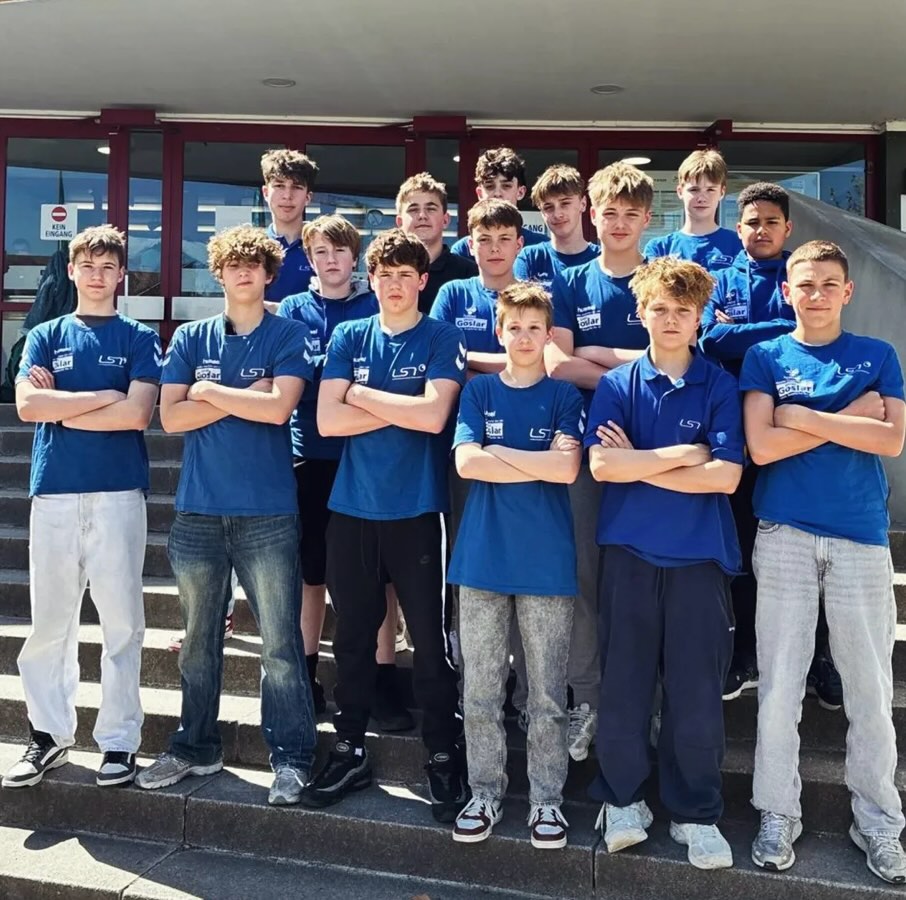 Stammpokal-Sieg für Team Nord 🏆| Drei Spiele, drei Siege!

Die Auswahlmannschaft Nord, die in diesem Jahr ausschließlich mit Spielern aus Niedersachsen besetzt war, sicherte sich den Turniersieg und gewann den Stammpokal 2026.💪🏼Mit dabei waren Talente der @whitesharkshannover und @hellashildesheim . 

Der Stammpokal gilt als wichtiges Sichtungsturnier für die zukünftigen U15-/U16-Nationalmannschaften sowie den NK2-Kader.

Herzlichen Glückwunsch an alle Spieler, Trainer:innen und Vereine!🩵

#lsn #wasserball #stammpokal #teamnord #niedersachsen