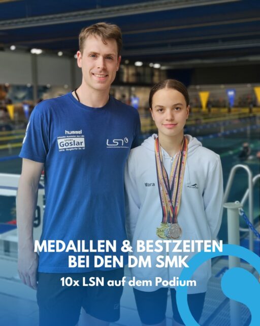 🏅DM SMK | LSN-Nachwuchs holt Medaillen in Düsseldorf🏅
Von Freitag bis Sonntag standen die Deutschen Meisterschaften im Schwimmerischen Mehrkampf auf dem Programm & unsere LSN-Nachwuchsathlet:innen zeigten, was sie drauf haben.
37 Schwimmer:innen aus 23 niedersächsischen Vereinen hatten sich für die Titelkämpfe qualifiziert und sammelten in den neuen Mehrkampf-, Kombinations- und Sprintwertungen insgesamt 3x Gold, 4x Silber und 3x Bronze.
Besonders erfolgreich waren:
🥇🥈🥉 Mara Kessel (Sprintwertung Kraul & Schmetterling, Kombi-Wertung Schmetterling)
🥇🥈 Miley Redelfs (Sprint- & Kombi-Wertung Brust)
🥇🥉 Yannick Kastner (Kombi-Wertung Lang- & Mittelstrecke)
Herzlichen Glückwunsch an alle Aktiven, Trainer:innen & Vereine zu diesen tollen Ergebnissen!
🔜 Die nächsten nationalen Titelkämpfe warten bereits: Morgen starten die DJM in Berlin…
#lsn #landesschwimmverbandniedersachsen #niedersachen #dmsmk #schwimmen