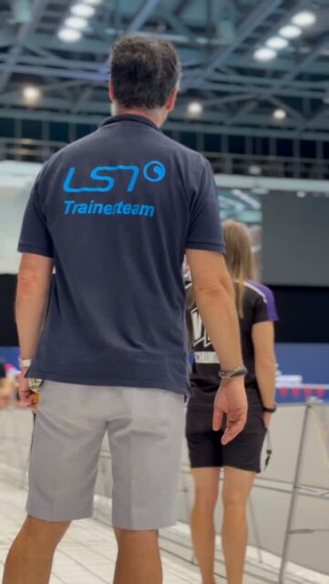 Na, wer erkennt diese Utensilien aus dem Alltag?👀🤽🏼♂️⏱️🩱🏊🏼♀️
Heute am Global Coaches Day sagen wir Danke an alle Trainer:innen, Übungsleiter:innen und Betreuer:innen im LSN.
Danke für euren Einsatz, eure Zeit und dafür, dass ihr eure Sportler:innen begleitet, motiviert und jeden Tag am Beckenrand für sie da seid. 🩵
🎥-Sequenzen @mgv.performance
📸 @patrickwallbaum_fotografie
#thankscoachday #globalcoachesday #schwimmen #wasserball #synchronschwimmen