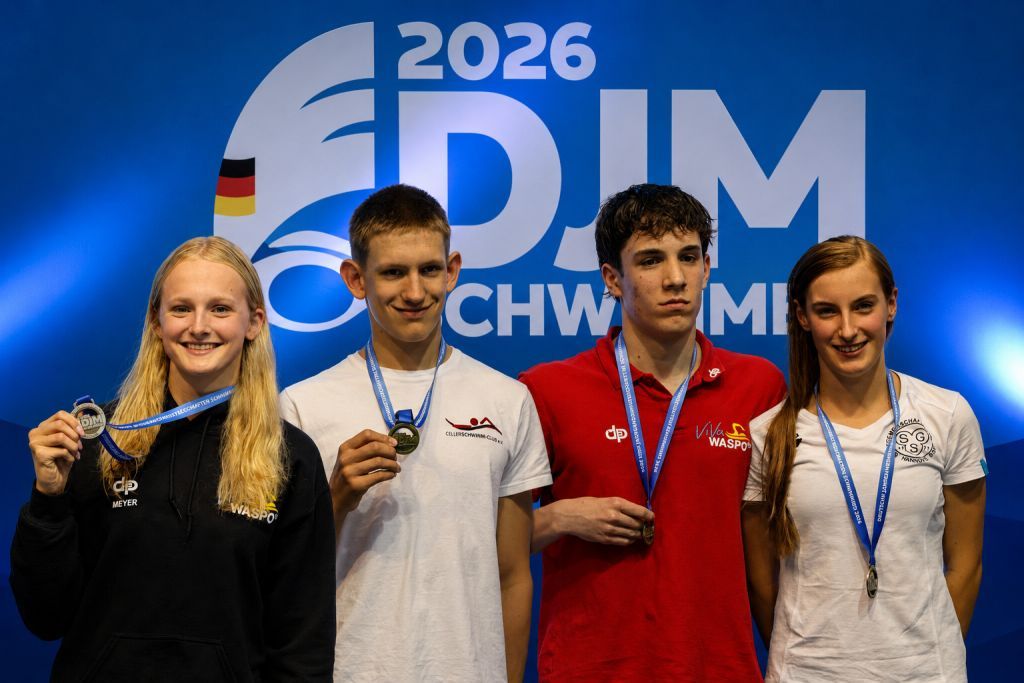 Alina Meyer und Ferdinand Resch schwimmen Landesjahrgangsrekorde in Berlin